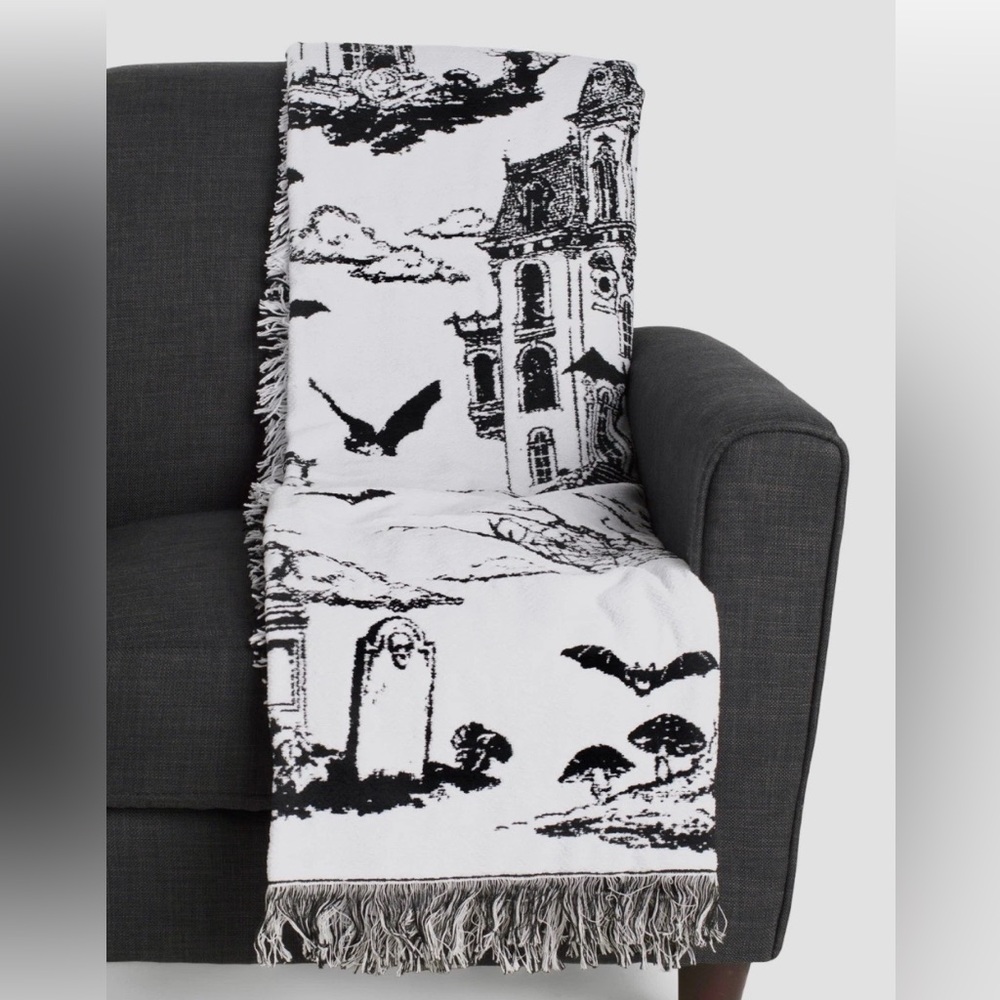 🖤 Viral TikTok CYNTHIA ROWLEY Curious Graveyard Scene HALLOWEEN Throw Blanket